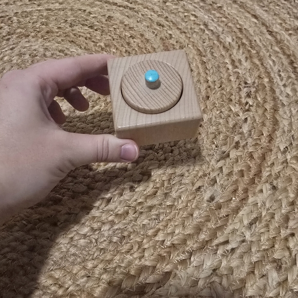 Lovevery pincher puzzle - Picture 2 of 2